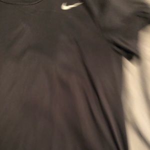 dark gray nike t shirt